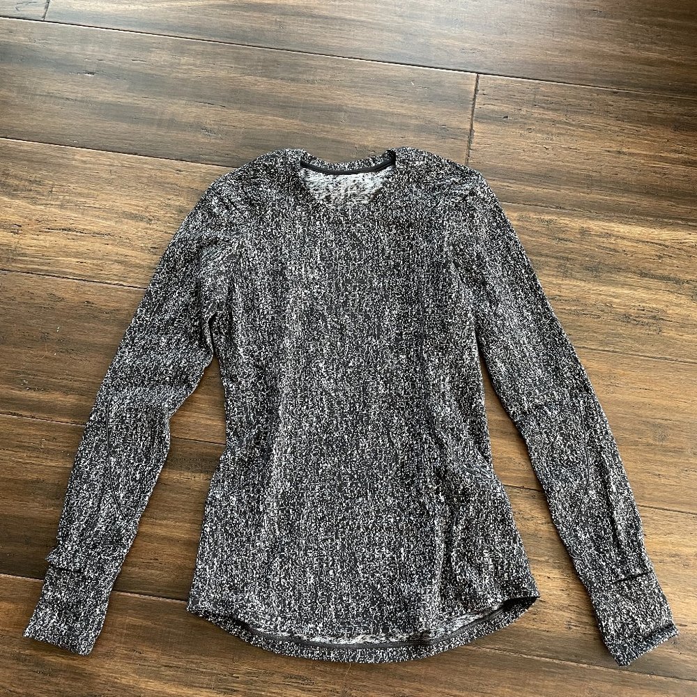 Lululemon Black & White Longsleeve Top - Size 4